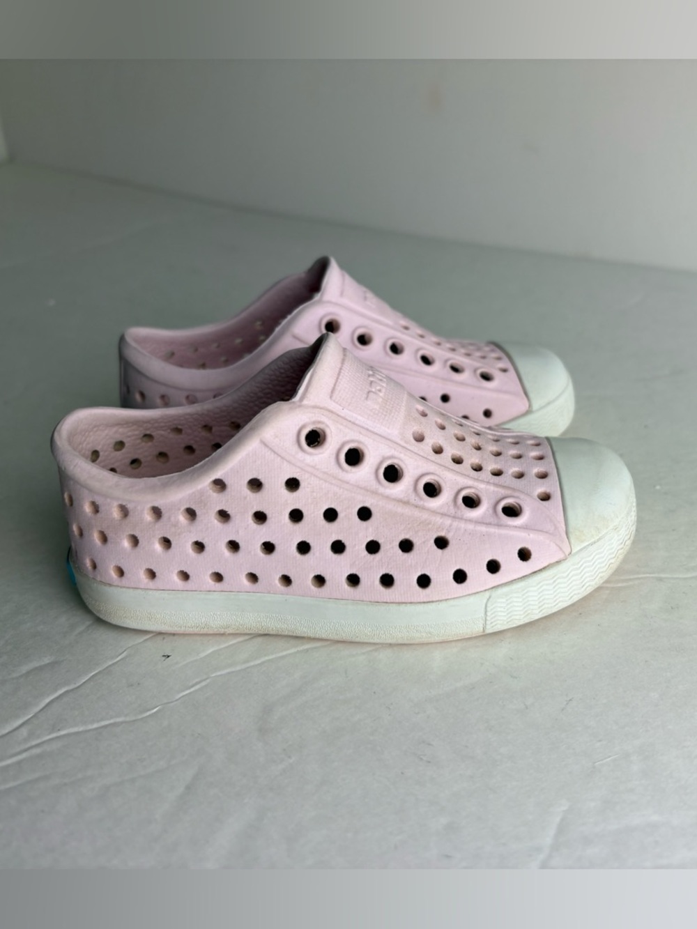 Native Kids Light Pink Shoes size 6